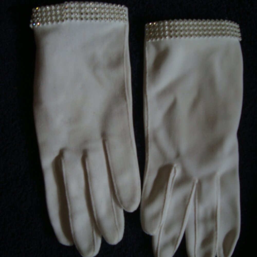 Vintage Van Raalte Formal White Ladies Gloves Sequin Wrist Pearl Button
